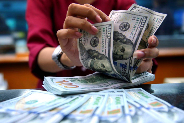 В узбекских банках ввели валютные ограничения