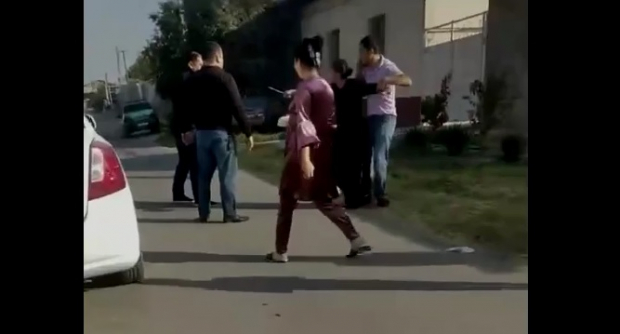 В Ташкентской области женщина с ножом «встретила» сотрудников «МИБ» - видео