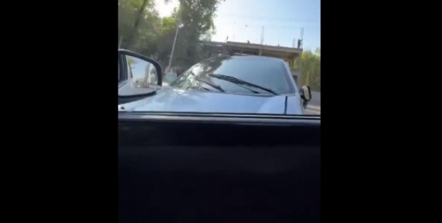 В Ташкенте произошло «странное» ДТП между двумя автомобилями - видео