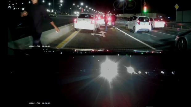 В Ташкенте водитель и пассажир «Lacetti» пытались напасть на другого водителя - видео
