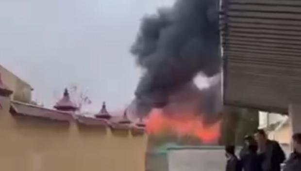 В Самарканде в результате пожара сгорел бензовоз