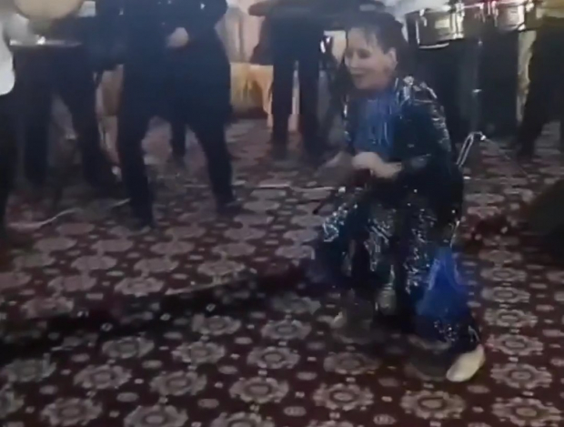 «Стыдоба, а не танцы», — пользователи обсуждают танец узбекистанки