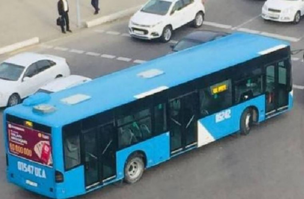 В Ташкенте докрасили крышу автобусов экспресс-маршрута