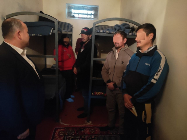 В изоляторах временного содержания Самаркандской области выявлены нарушения