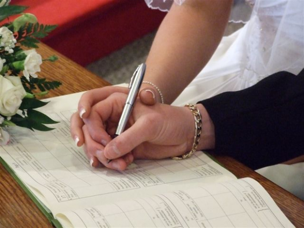 В Узбекистане граждане начали вступать в брак позже