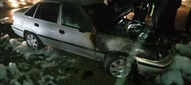 В Алмазарском районе водитель автомобиля «Nexia» не справился с управлением и врезался в бетонный барьер