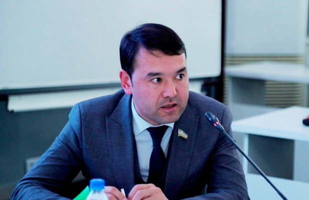 Расул Кушербаев прокомментировал мотивационную речь наманганского депутата