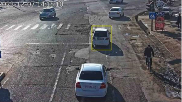 В Узбекистане дорожные службы продолжают рисовать разметку только в местах фотофиксации нарушений