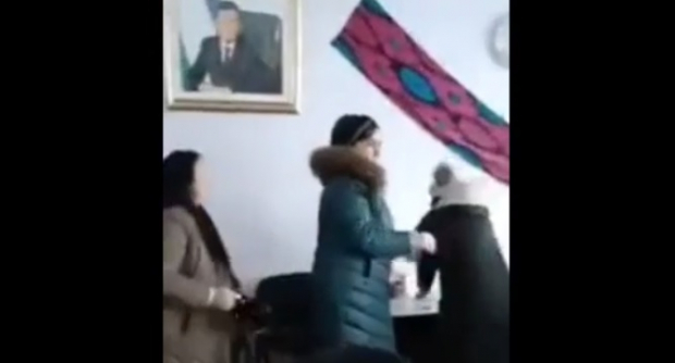 В одной из школ Ферганской области учителя устроили драку - видео