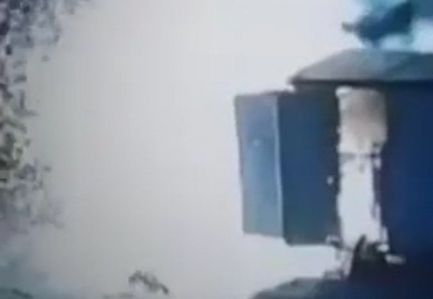 Житель Узбекистана получил удар током, отряхнулся и пошёл дальше — видео