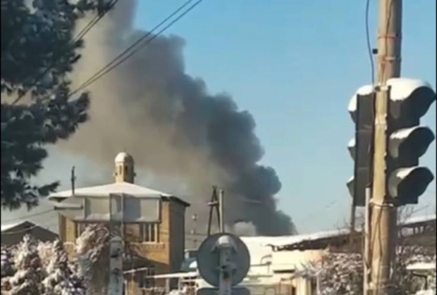 В Ташкентской области произошёл пожар в текстильном цехе — видео