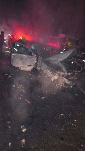 В Ташкенте автомобиль «Tracker» загорелся после столкновения с автобусом, есть пострадавшие