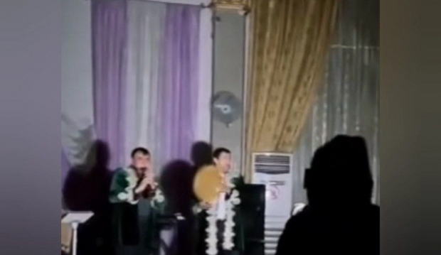 На узбекской свадьбе молодожёны сыграли в «прятки», а гости дрожали от холода — видео