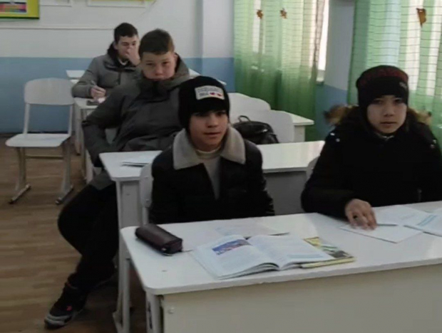 В каких условиях учатся дети в школах Узбекистана на фоне холодов? — видео