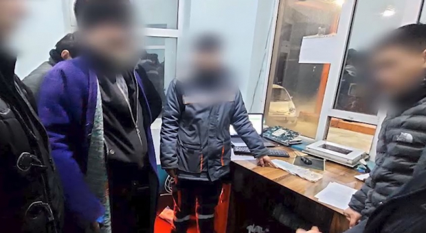 В Бухарской области оператор АЗС незаконно торговал бензином