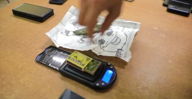 В Самарканде сотрудники ДПС выявили марихуану в автомобиле «Nexia-3» - видео