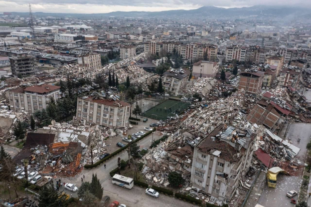 В Турции число погибших в результате землетрясения превысило 3 000 человек