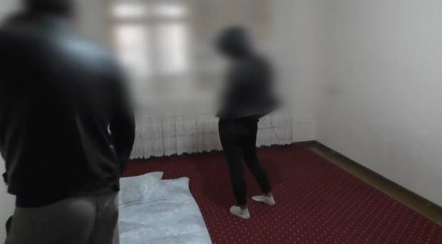 В Самарканде сын пытался откупить мать взяткой, с которой он содержал притон разврата - видео