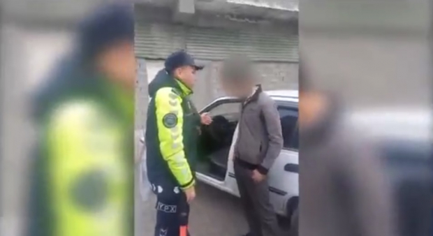 В Самарканде наркокурьер перевозил психотропные препараты, спрятав их в музыкальную систему