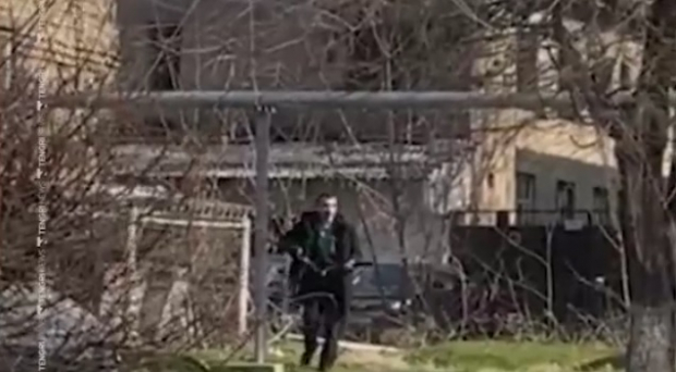 Гражданин Узбекистана устроил стрельбу в Шымкенте и ранил человека - видео