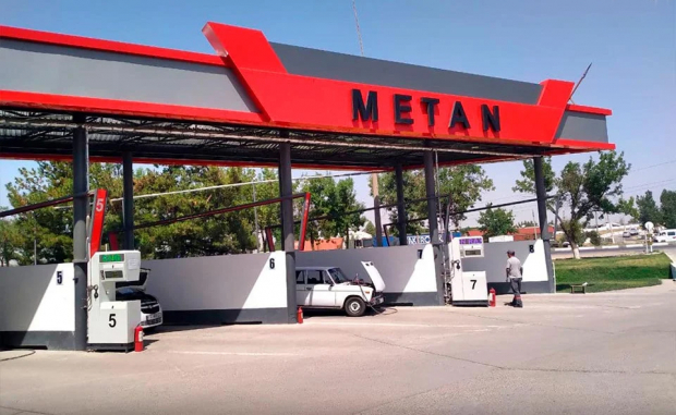 Стало известно, сколько времени тратят жители Узбекистана для того, чтобы заправить автомобиль