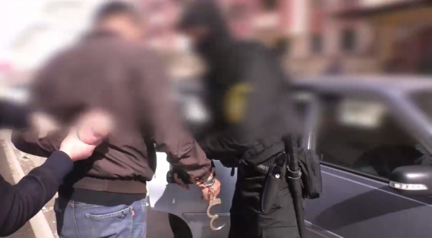 В Самарканде сотрудники ОВД провели жёсткое задержание мошенника - видео