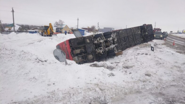 Минтранс Узбекистана прокомментировало инцидент с автобусом, опрокинувшимся в Оренбурге