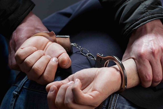 В Бухаре мошенник представился работником хокимията и за $400 обещал помочь с трудоустройством в детский сад