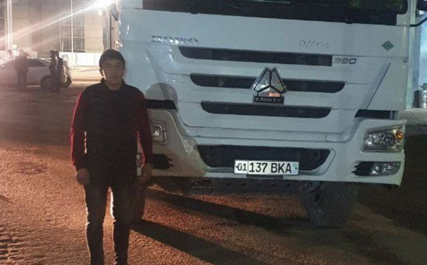 В Ташкенте наказан водитель грузовика, который на огромной скорости чуть не сбил пешехода - видео