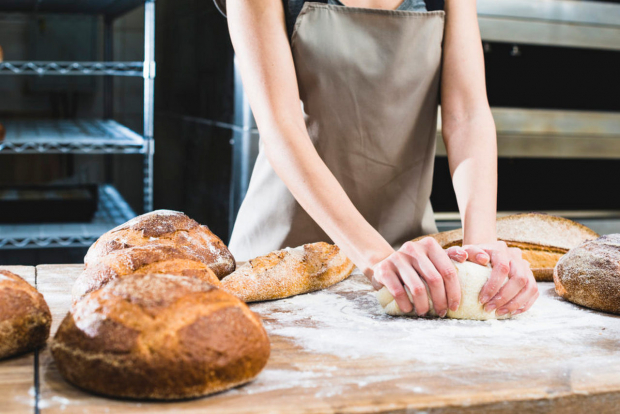 Хоким Сырдарьинской области обеспокоен неумением девушек печь хлеб