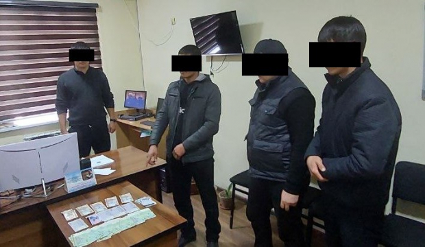 В Каракалпакстане гражданин дал взятку следователю за закрытие дела о подделке документов