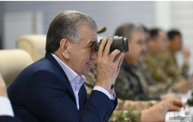 Шавкат Мирзиёев проверил боеготовность войск Узбекистана