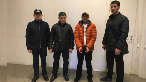 Из Риги в Ташкент был доставлен мужчина, разыскиваемый за мошенничество
