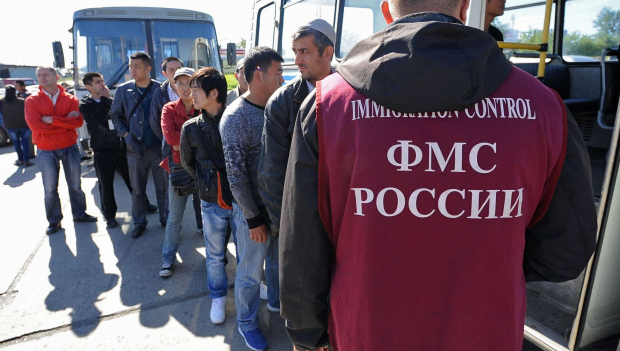 Россия резко увеличила количество депортаций трудовых мигрантов