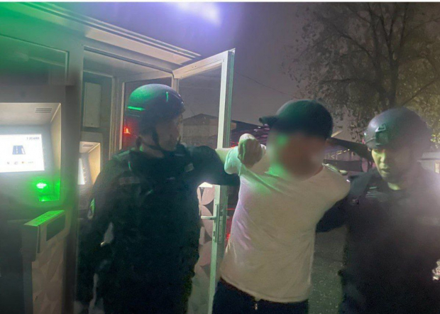 В Гулистане задержан мужчина, который пытался вскрыть банкомат