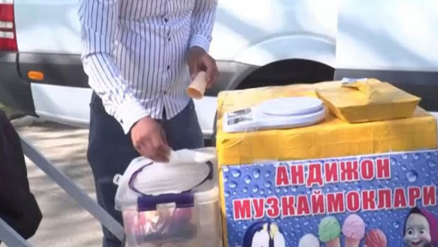 В Ташкенте вновь начали продавать опасное «андижанское мороженое»