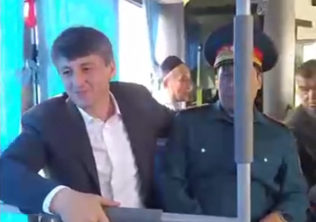 Хоким Ташкента прокатился на автобусе и попросил жителей потерпеть неудобства — видео