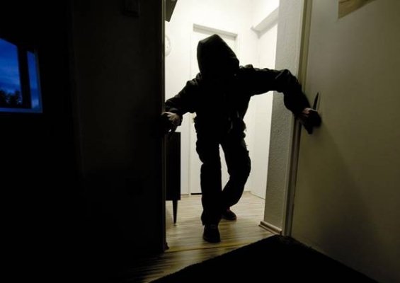 В Бухарской области несовершеннолетний ученик профессиональной школы обокрал дом