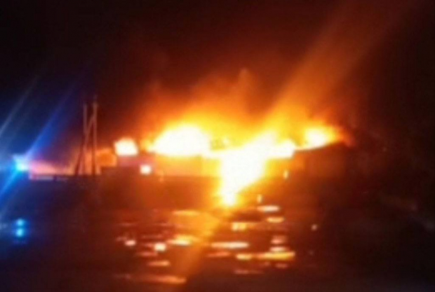 В Навои загорелся торговый центр стройматериалов — видео
