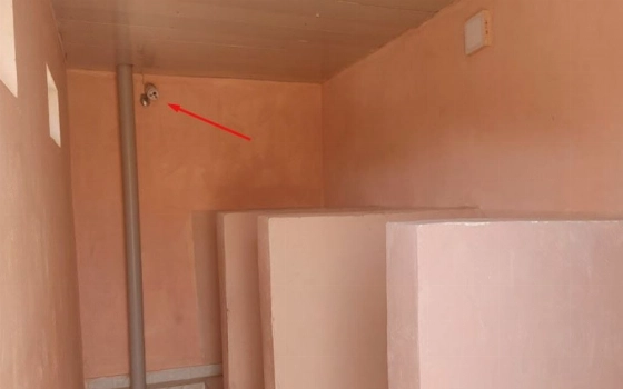 В Самаркандской области в школьном туалете установили камеру