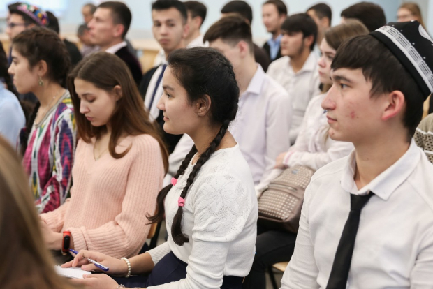 В Узбекистане студентам второго курса могут позволить работать