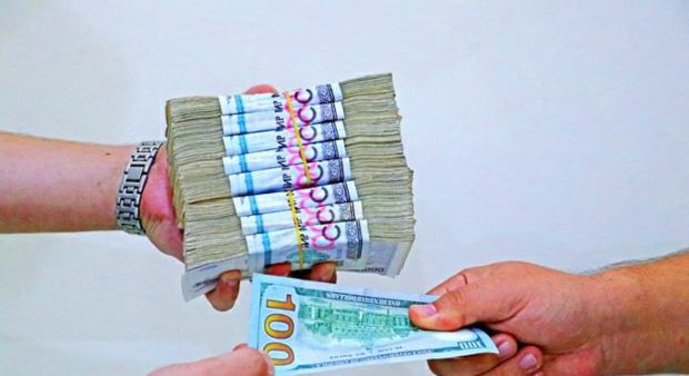 В Бухарской области продавец детских игрушек занимался незаконным обменом иностранной валюты