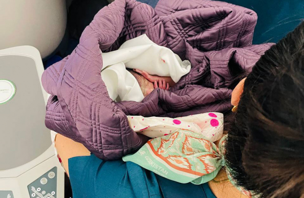 Узбекистанка родила мальчика прямо во время перелёта в Стамбул