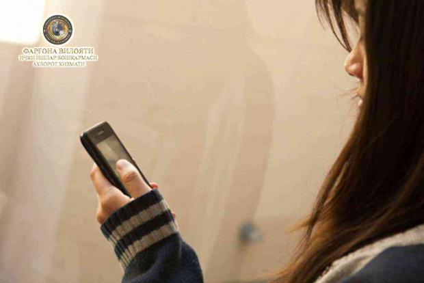 В Риштане женщина проникла в спальню чужой квартиры и украла мобильный телефон