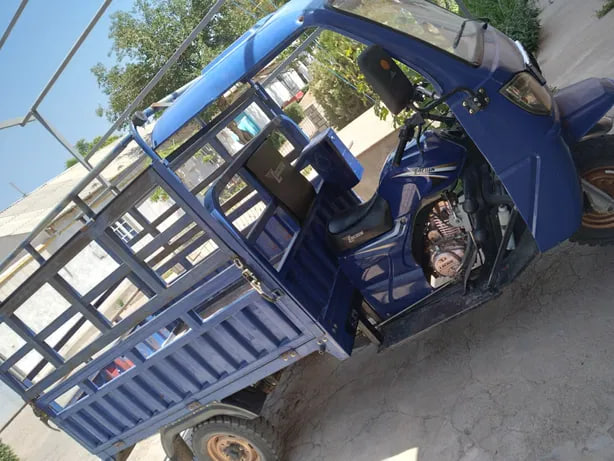 В Бухарской области двое мужчин угнали грузовой трицикл, им грозит до 10 лет лишения свободы