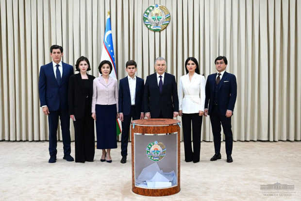 Президент Узбекистана проголосовал на референдуме