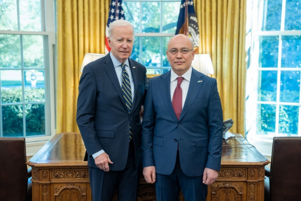 Фото дня: Посол Узбекистана встретился с Президентом США