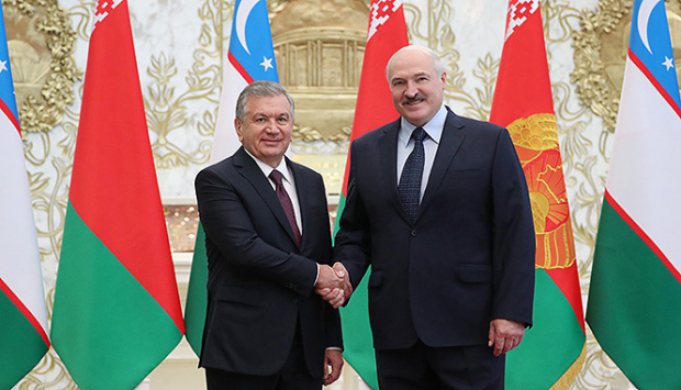 Лукашенко поздравил Мирзиёева с успешным проведением конституционного референдума
