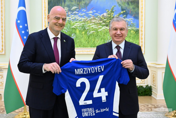 Шавкат Мирзиёев встретился с президентом FIFA