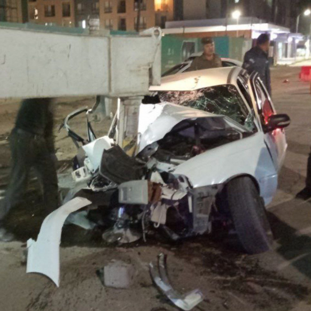 В Алмазарском районе автомобиль «Nexia» на огромной скорости врезался в автобетононасос